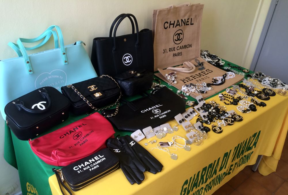 Falsi Chanel da Salerno a tutta l’Italia: 41 indagati