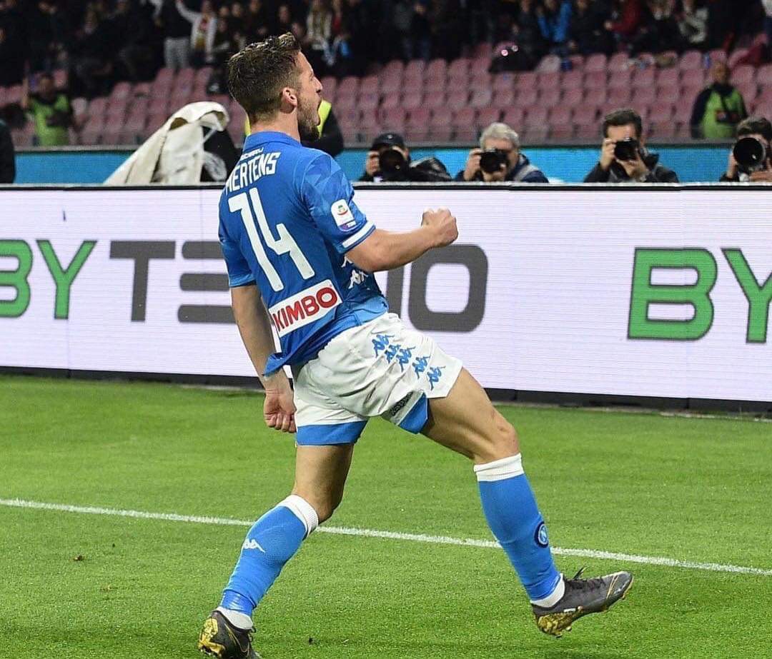 Il Napoli si ferma contro un Genoa in inferiorità numerica: a Mertens risponde Lazovic