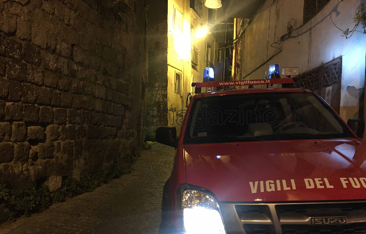 Chiamano i Vigili del Fuoco per una fuga di gas con una donna in pericolo ma è uno scherzo