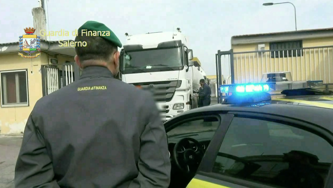 Frode fiscale sul carburante: 5 arresti nel salernitano e sequestri per oltre 48milioni di euro