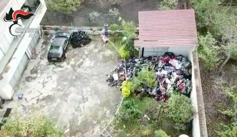 (VIDEO)Controlli sul Vesuvio, scoperta anche una discarica con rifiuti tessili
