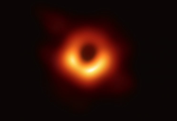 Scattata la prima foto di un buco nero