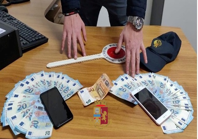 Ischia. In giro con 2000 euro di banconote false: arrestati due giovani