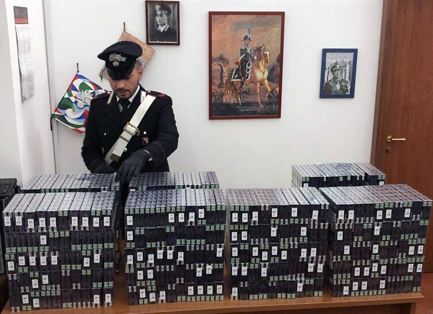 Sequestrati 400 chili di sigarette di contrabbando: 2 arresti a Pollena Trocchia