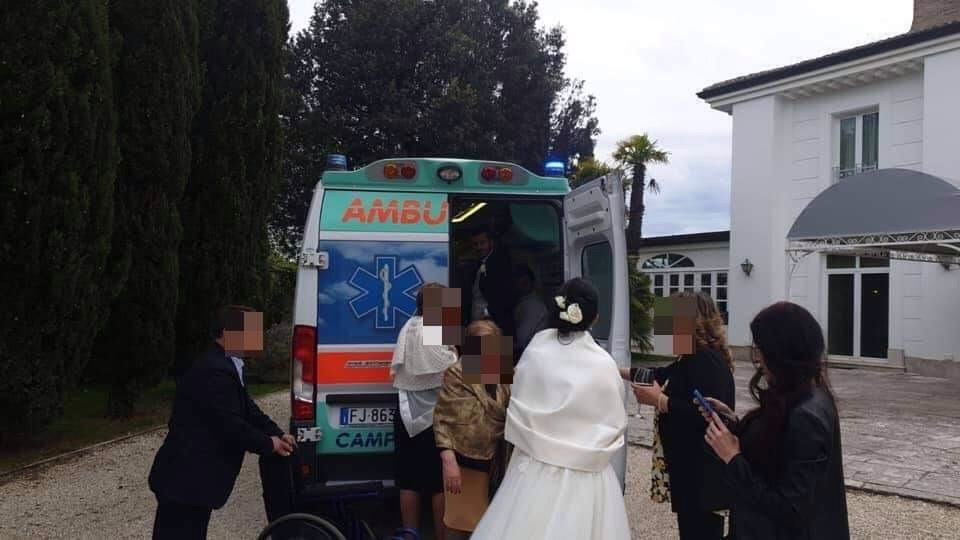 In ambulanza da Boscoreale al matrimonio del figlio in provincia di Viterbo, la bella storia di un ammalato di Sla