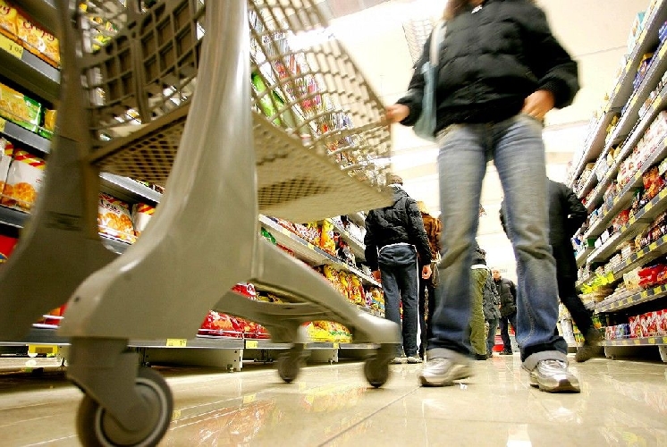 Napoli, rubavano in supermercato: denunciate due donne