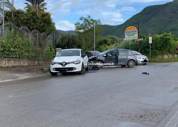 Maxi incidente a Varano, coinvolte tre automobili