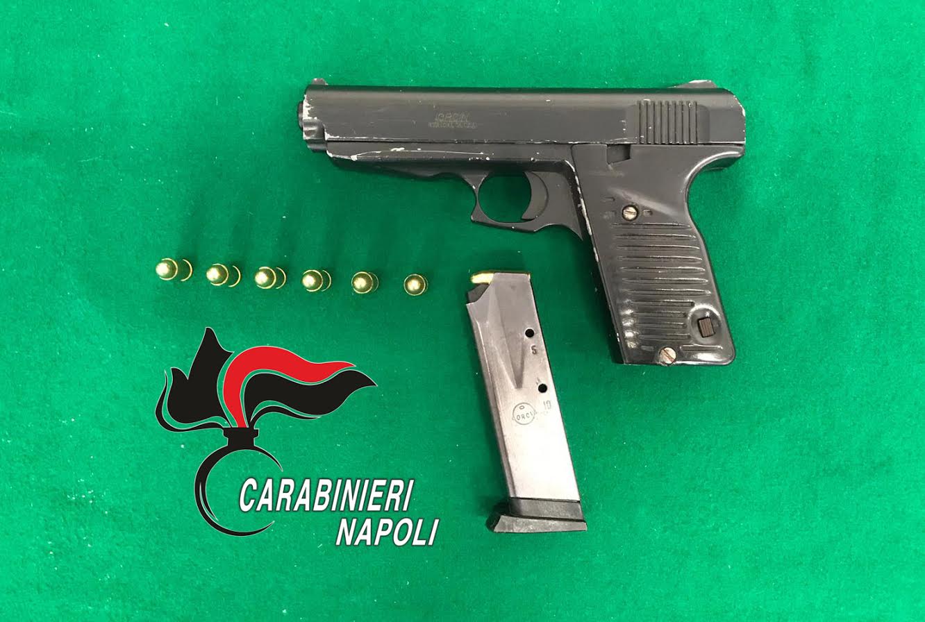 Pompei. Nasconde una pistola in casa: arrestato 29enne