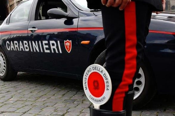 Detenuto in casa si presenta ai carabinieri: «Non voglio stare con mia moglie», arrestato per evasione