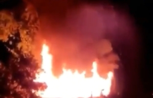 Scafati. Cabine di legno fiamme ad una festa in piscina: tragedia sfiorata