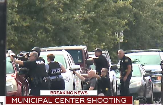 Strage in Virginia, dipendente pubblico spara ai colleghi: 12 morti