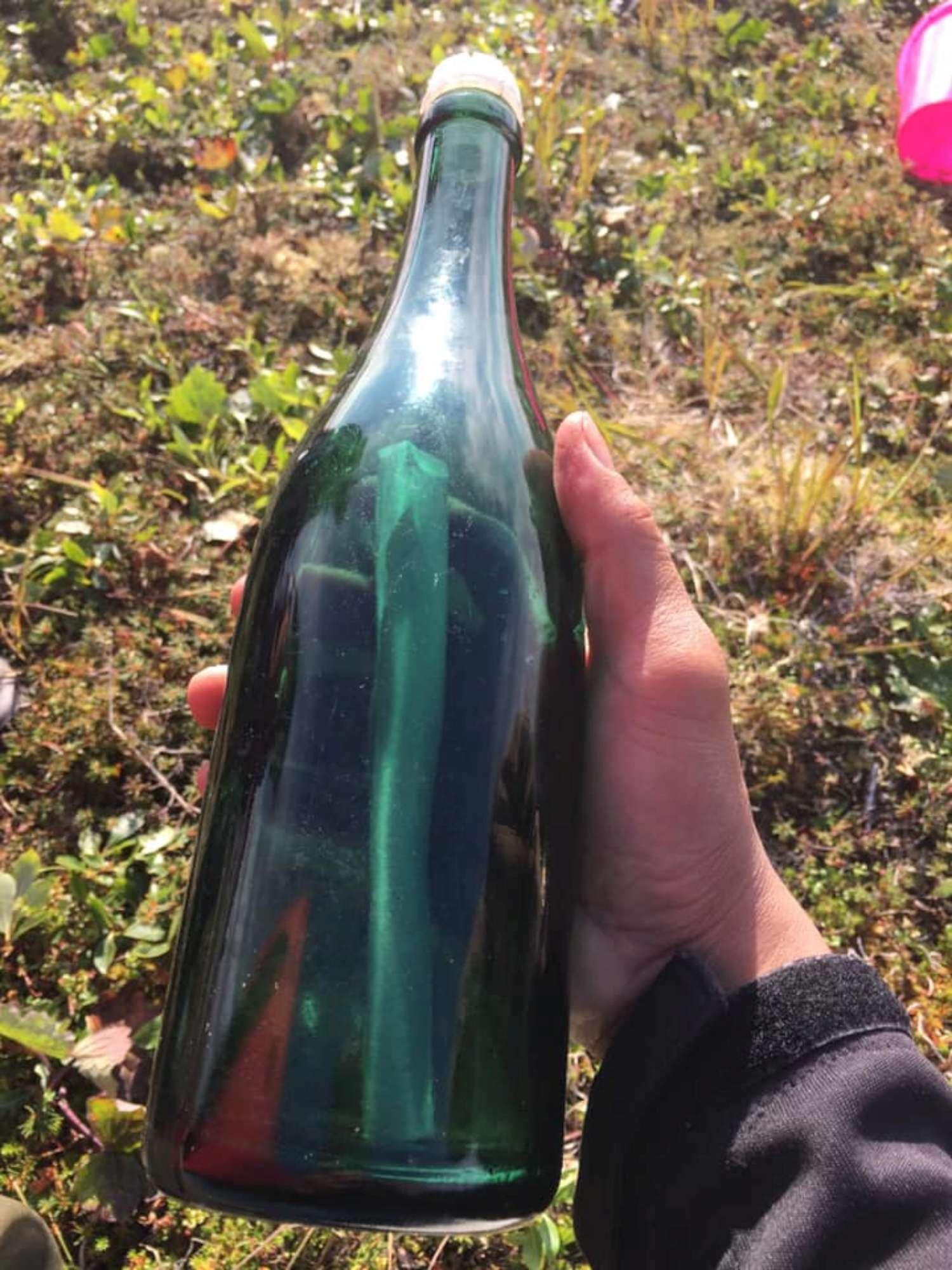 Alaska. Trova bottiglia con dentro un messaggio del 1969:  scoperta straordinaria in nel Golfo di Bering