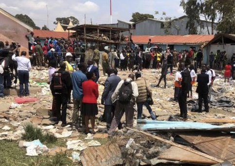 Nairobi, crolla una scuola: perdono la vita 7 bambini, tanti intrappolati sotto le macerie
