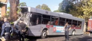 Roma, autobus finisce contro albero: 29 feriti, 9 in gravi condizioni