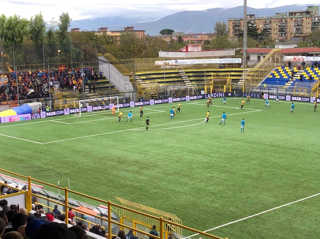 Juve Stabia e Benevento si dividono la posta in palio: a Calò risponde Coda