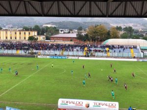 La Casertana torna alla vittoria nel derby contro l’Avellino: Starita e D’Angelo mettono i Lupi nei guai