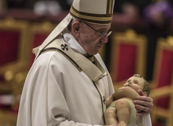 Messa di Natale, Papa Francesco: “Dare per ricevere, ma Dio è gratis”
