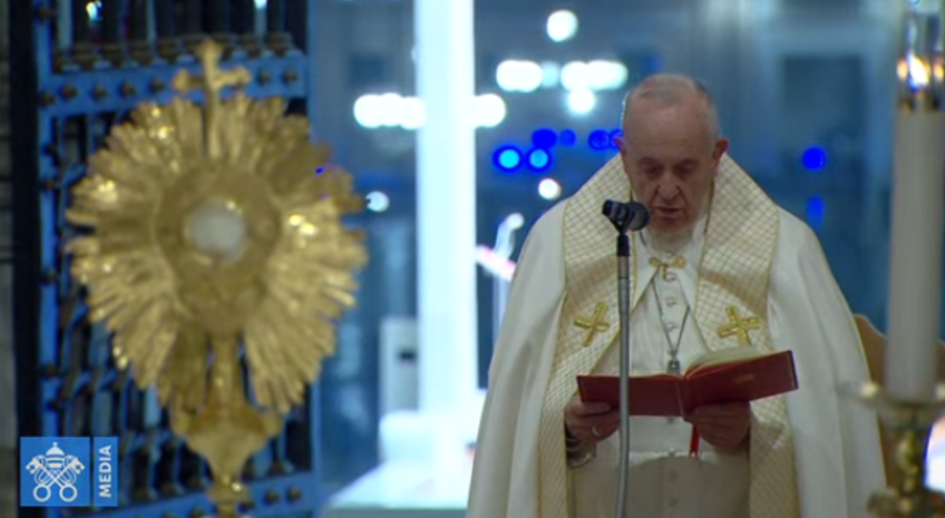 Coronavirus, la preghiera straordinaria di Papa Francesco in Piazza San Pietro: “Nessuno si salva da solo”