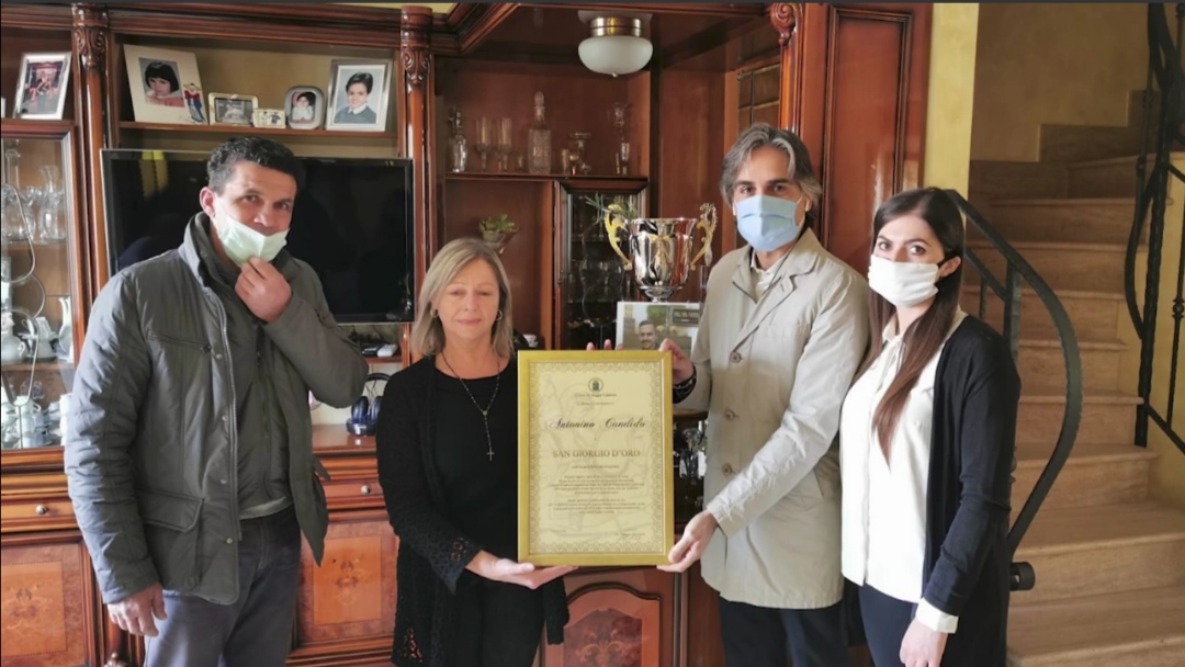 Reggio Calabria, Falcomatà consegna simbolicamente i tre San Giorgio d’Oro in un 23 aprile particolare (Video)