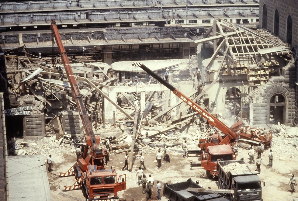 Strage di Bologna, 40 anni fa l’esplosione che costò la vita ad 85 persone. Oltre 2mila persone alla cerimonia