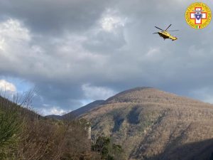 Escursionista 52enne cade in un dirupo sul Vesuvio, salvato da un elicottero del Soccorso Alpino