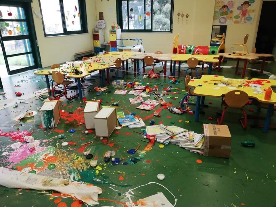 Reggio Calabria, atti vandalici distruggono la scuola dell’infanzia Salice-Arghillà