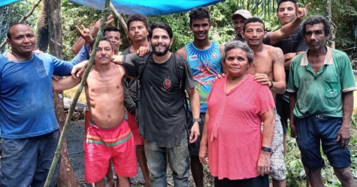 Precipita nella foresta Amazzonica, ritrovato vivo dopo 36 giorni