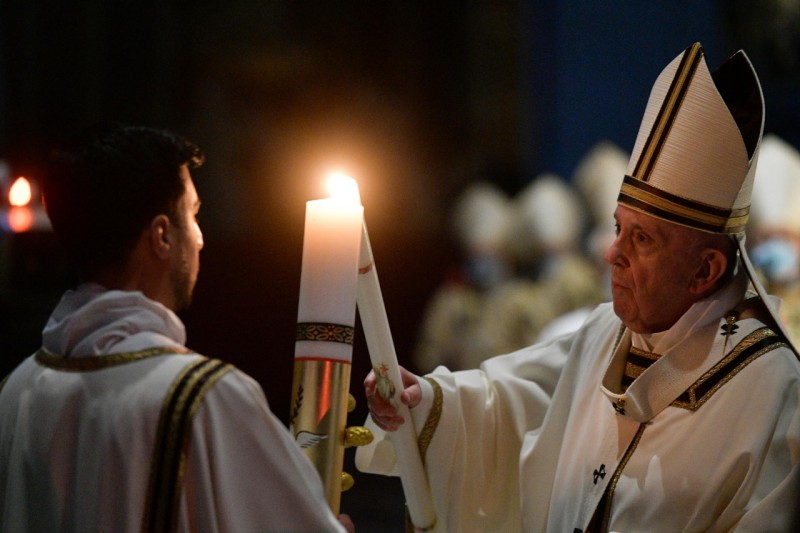 Pasqua, Papa Francesco: “Mesi bui ma non perdiamo la speranza”