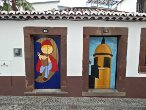 Scopri le porte decorate del quartiere di Santa Maria a Funchal in Portogallo